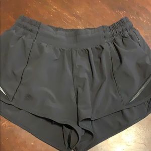 Lululemon Hotty Hot shorts 2.5 in